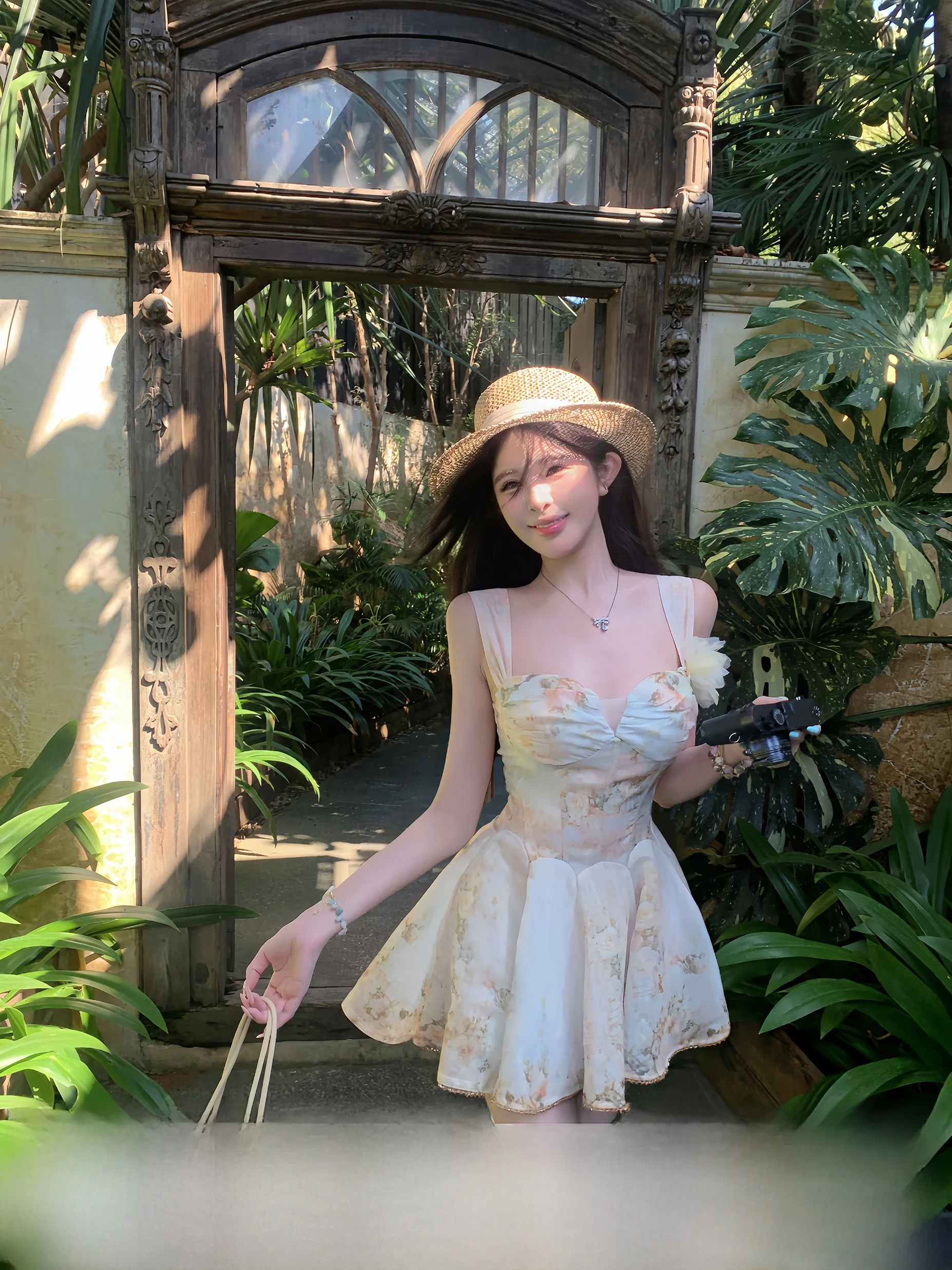 Swan Floral Print T…