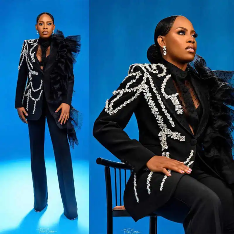 Customized Luxury Diamond 2 Piece Set Single Breasted Women Suits Simple Beads Notched Lapel Plus Size Luxury Women Blazer