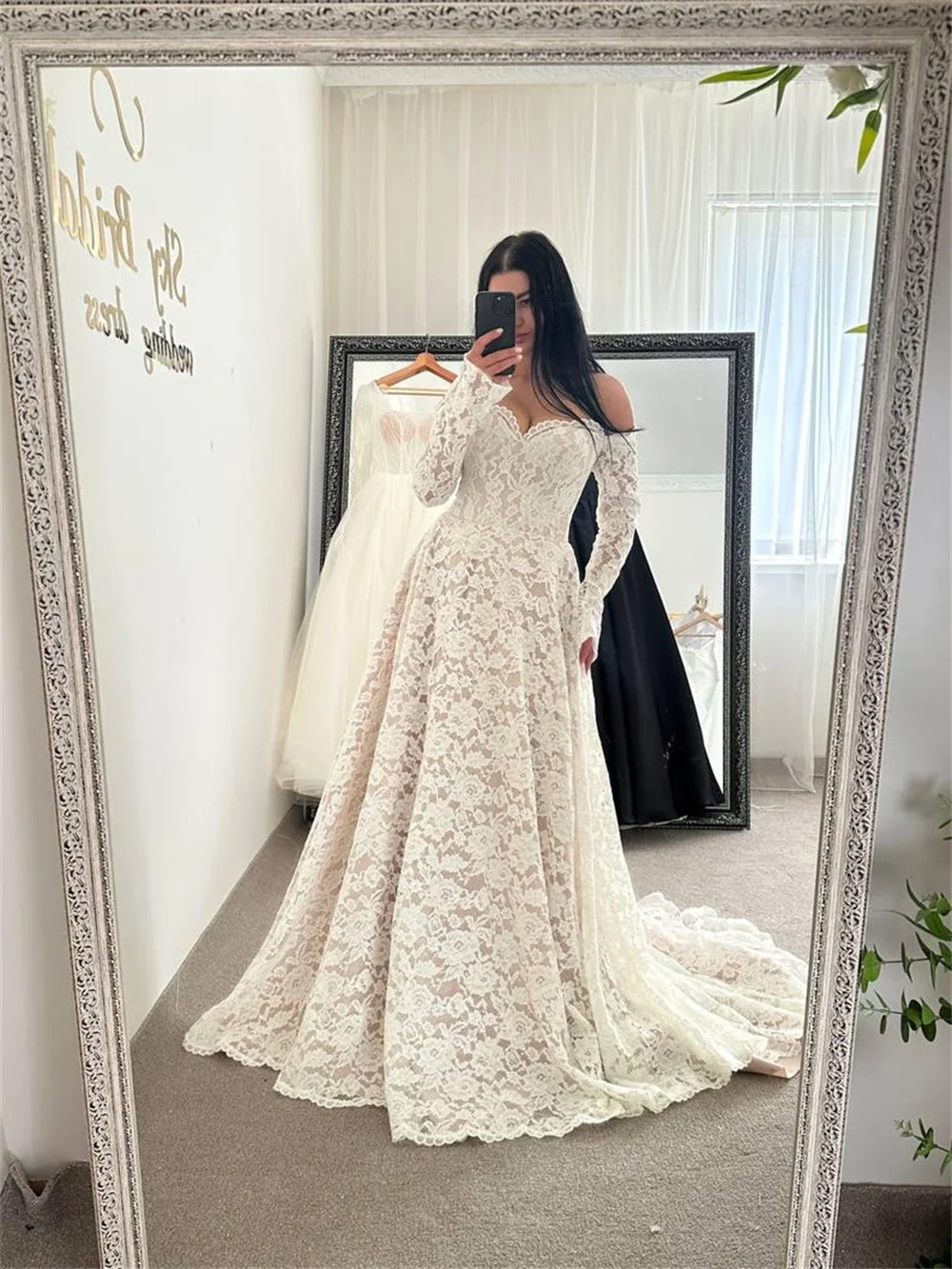 Tokyo Maßgeschneiderte weiße schulterfreie Brautkleider mit langen Ärmeln, Blumen-Hof-Schleppe, Brautkleider 2022, A-Linie-Hochzeitskleider