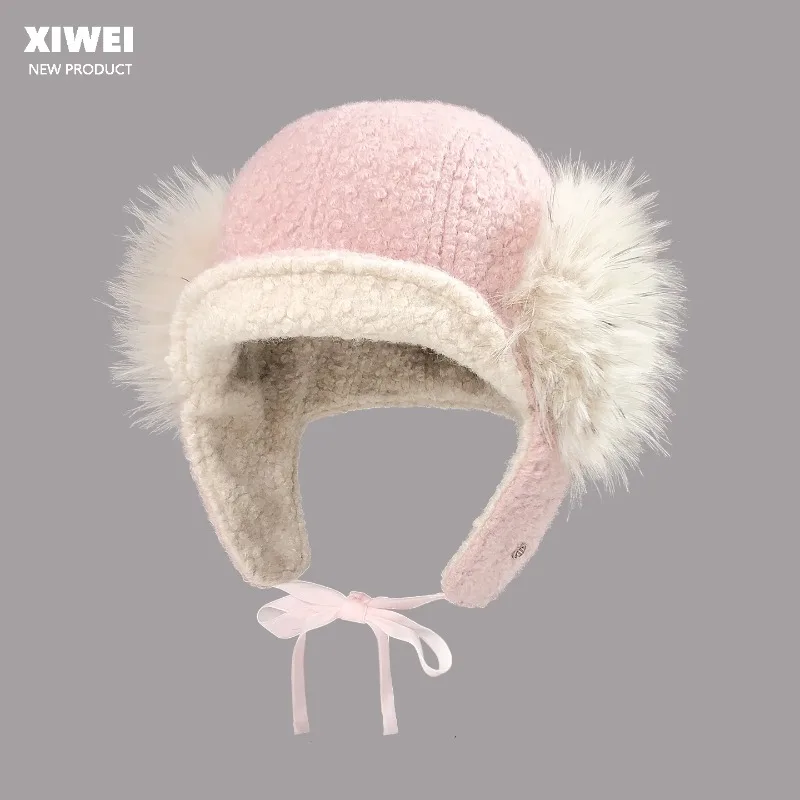 Niedliche Winter-Bombermützen mit Kunstfell-Pompons für Damen, weiche, flauschige Plüschmütze mit Ohrenklappen und Schleife, warme Schneemütze für den Außenbereich, Trapper-Mütze. – Detail 1