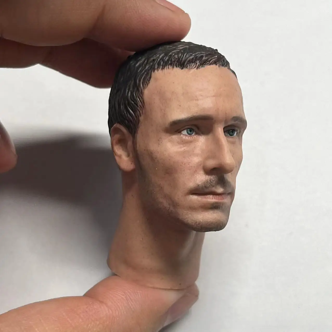 

Michael Fassbender Star Male Head Sculpture Carving 1:6 Long Neck Doll Toys Painted Model Fit Action Figure Body Soldier