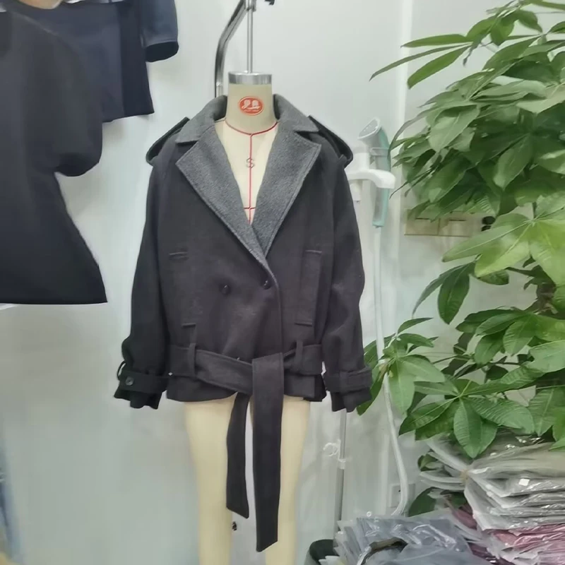 Damenmäntel mit Revers, Doppelreihig mit Gürtel, Kurze Wolljacken für den Herbst, Damen-Epauletten-Jacke mit Langen Ärmeln, Lose Passform, Neue Oberbekleidung – Detail 3