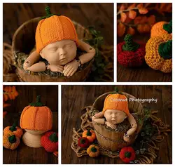 Decorazione del cappello combinato a tema zucca di Halloween baby shoot fotografia neonato