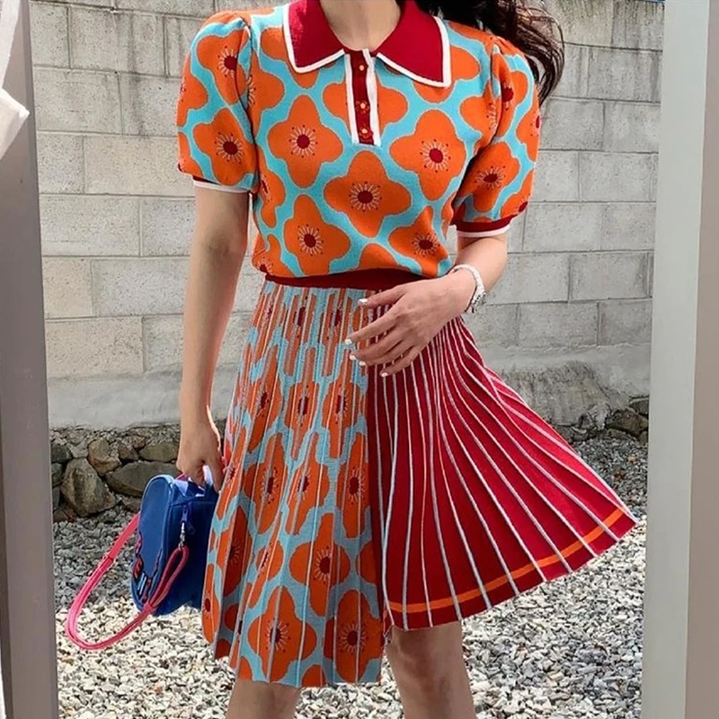 

Chic Vintage Collar Knitted Top with Bubble Sves Loose Fit + High Waist Pleated Skirt Ensemble Floral Embroidery