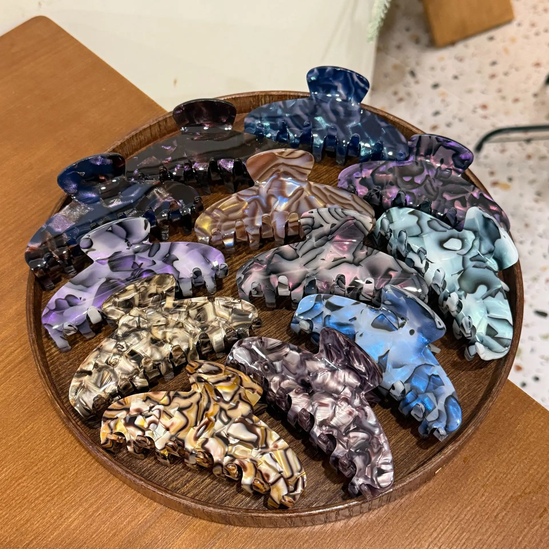 NEW Gorgeous and Colorful Hair Claw Classic Retro Style Eco-Friendly Material Hair Claw Clips Hair Accessories for Women Girls