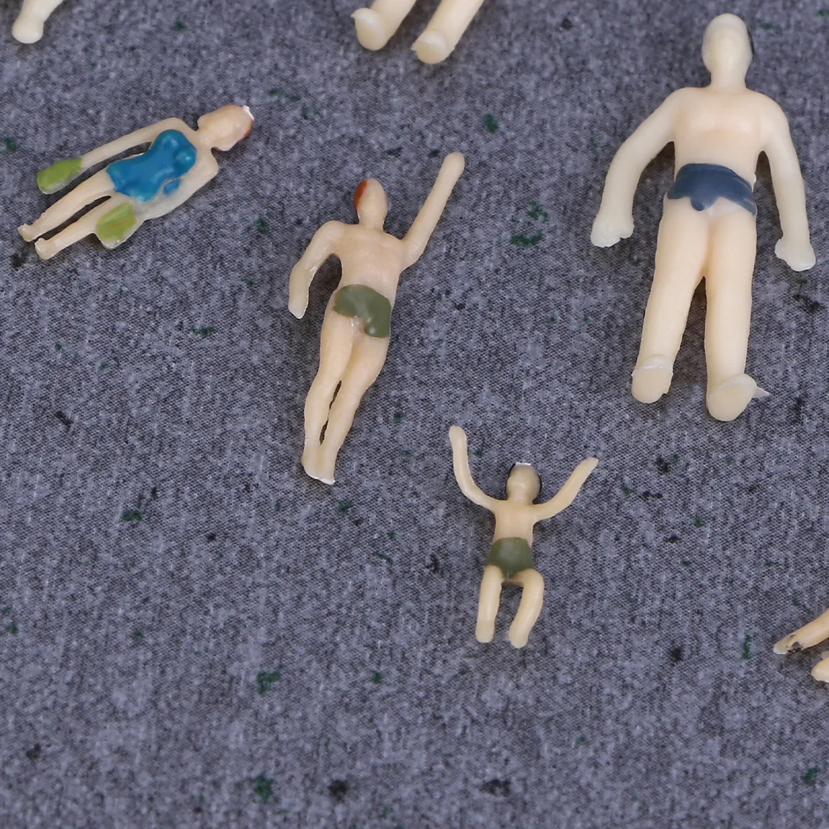 20 pièces de maillots de bain de simulation, figurines en plastique coloré pour aménagement paysager, fournitures de peinture et de construction DIY, échelle 1:75 1:100.