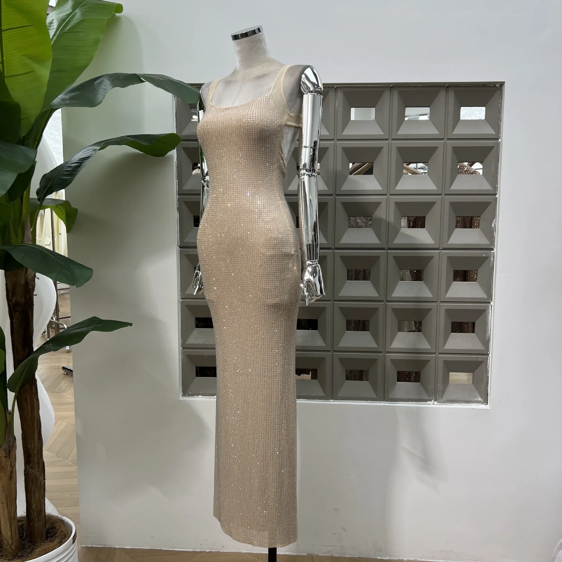 UMI MAO Style français col carré sangle coupe ajustée moulante dos nu robe Sexy avec strass scintillants pour Banquet élégant