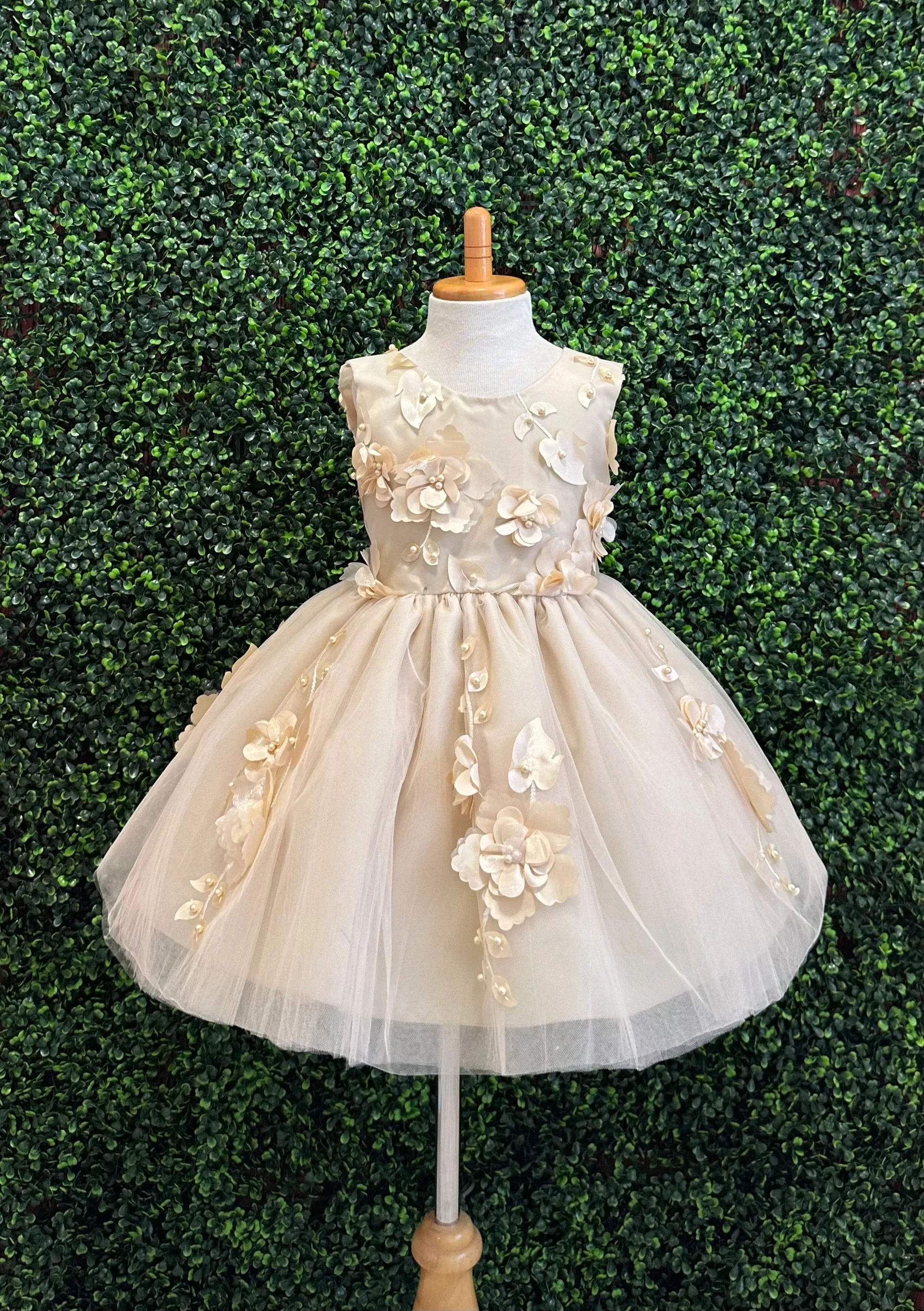 Maßgeschneidertes ärmelloses 3D-Blumenperlen-Tüll-Blumenmädchenkleid für luxuriöse Hochzeiten, Geburtstagsfeiern, Schönheitswettbewerbe, Laufsteg und formelle Anlässe für Kinder.
