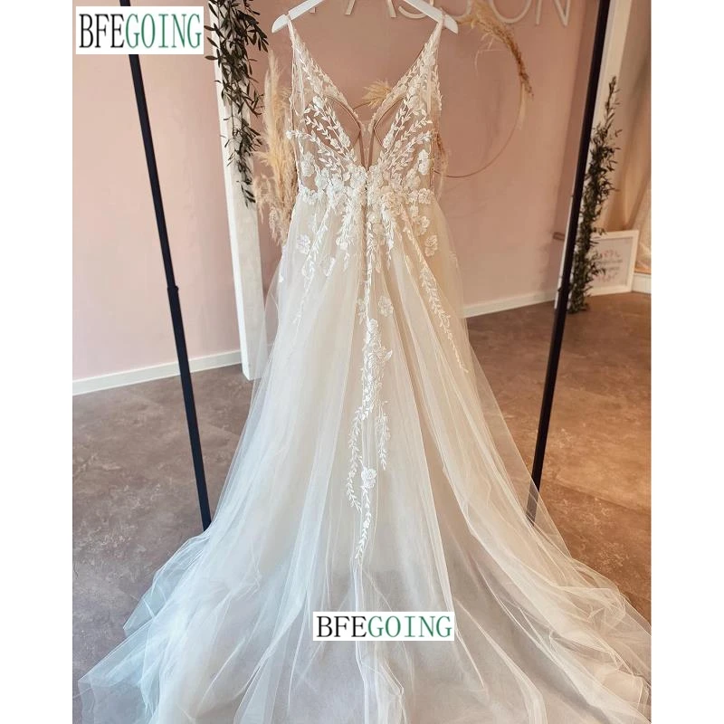 Lussuoso Koho Appliques di pizzo perline scollo a v A-Line abiti da sposa cappella treno abiti da sposa su misura al pavimento