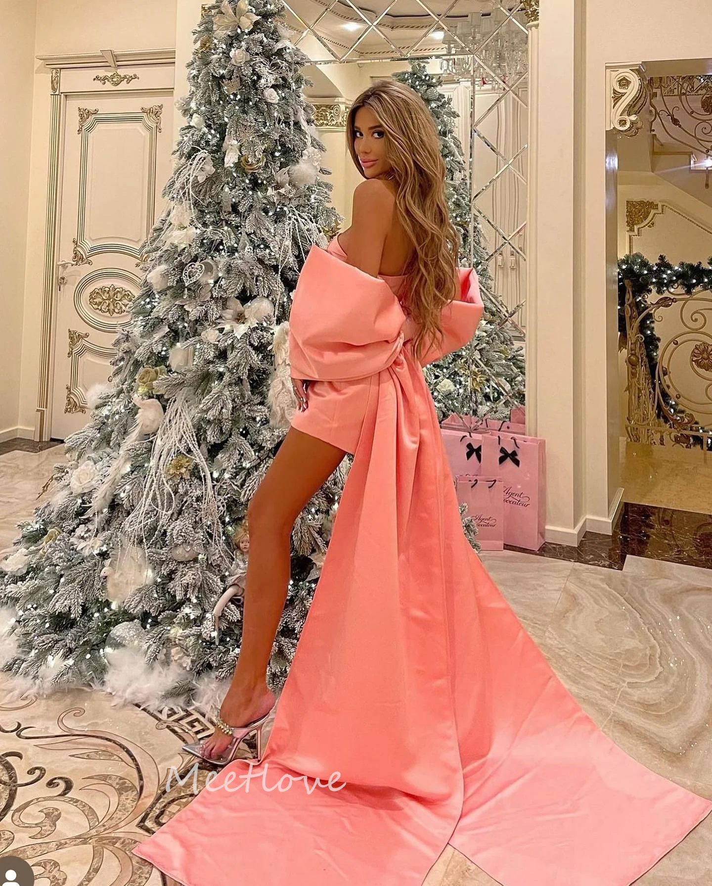 Meetlove Pink Homecoming Party Dress Bow Short Graduation Dresses with Train Off Shoulder A Line Night Club Dress Ruffled