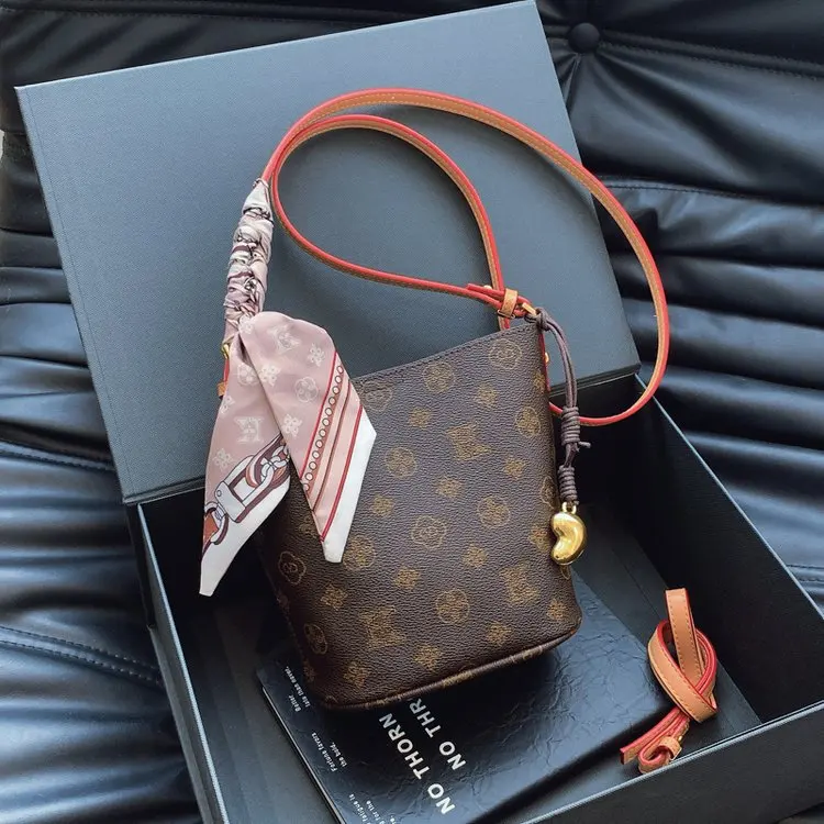

2025 Vintage Print Bucket Bag Chic Square Purse for Women Fashion Crossbody Tote Versatile Shoulder Bag Retro Day-to-Night Bag