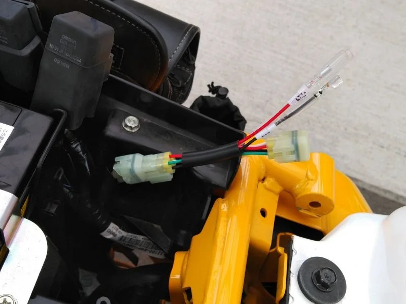 Motorcycle Power Outlet Splitter for Honda CB1000RR CB400X NC750 Original Plug Without Cutting Wire to take Electricity