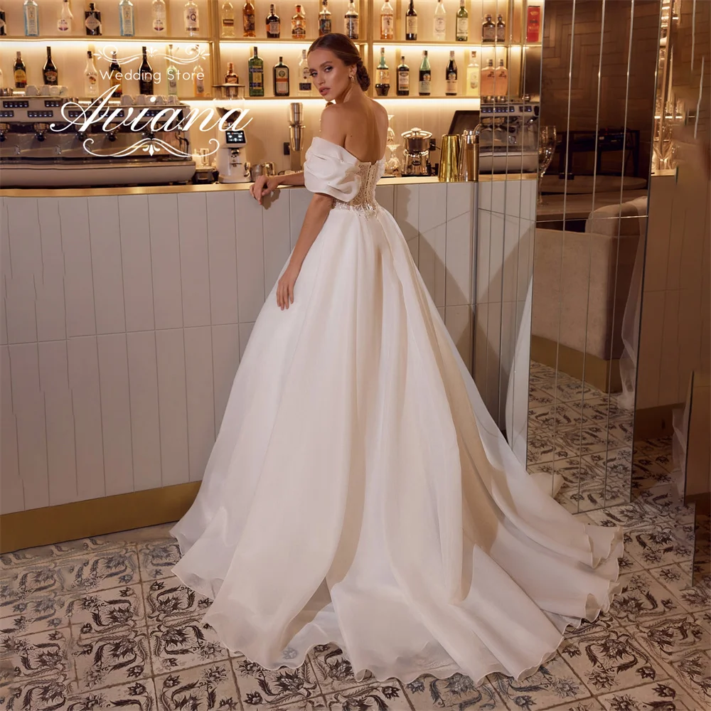 อาเวียนา คัสตอมไรซ์ เอ-ไลน์ลูกไม้แอพพลิเคชันเลื่อมชุดแต่งงานเย็บปักถักร้อยความยาวพื้นผูกเชือกคอร์เซ็ทแขนสั้น