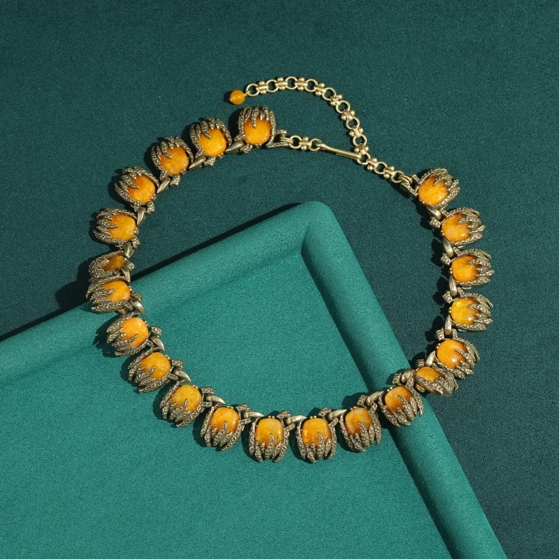 High Charm Vintage Beeswax Yellow Choker Necklace Natural Stone Irregular Rhinestone Decor Design Woman Anniversary Jewelry 2026