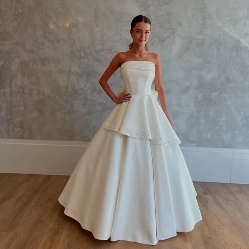 

Customized satin white Royal Wedding Dresses Long tail applique Tull Lace pleating layering beads Made Robe De