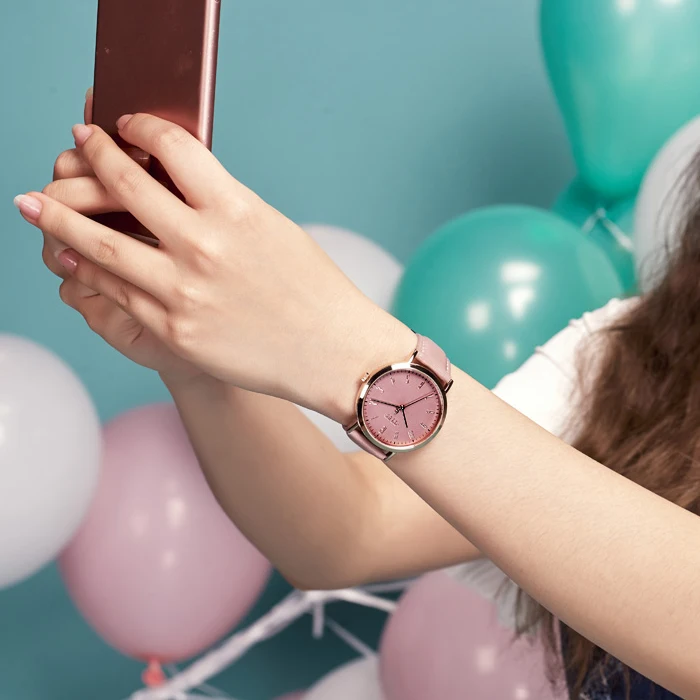 ساعة نسائية جديدة بسيطة على الطراز الكوري، طراز الطالب المألوف، حزام من الجلد، ساعة كوارتز، ساعة يد كوارتز أنيقة.