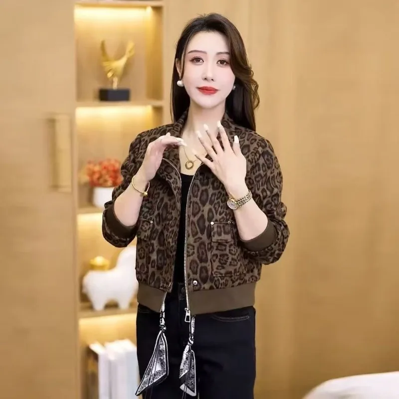 

2026 New Spring Autumn Fashion Leopard Print Short Jacket Women New Long Sleeved Loose Casual All-Match Ladies Outerwear