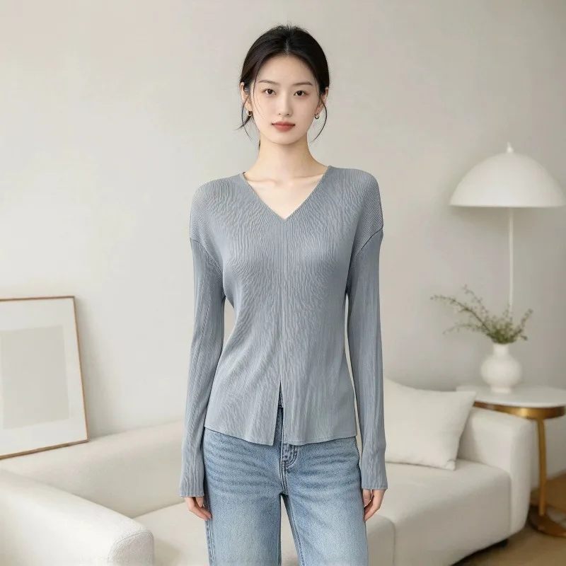 Pleated V-neck Vertical Ribbed T-shirt 2026 Autumn New Front Slit Pleat Long Sleeve Top Women Fold Slim Fit Versatile Base Shirt
