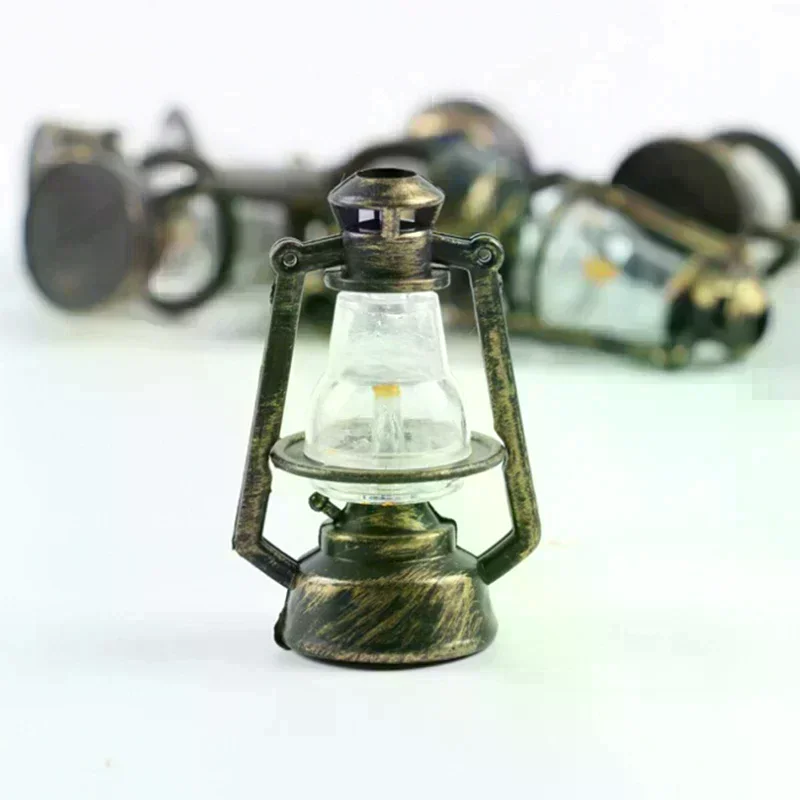 1Pc 1:12 1:6 Casa delle bambole in miniatura Retro Lampada a olio Modello Accessori per mobili per la casa delle bambole Decor Bambini Giochi di imitazione Giocattoli Regalo