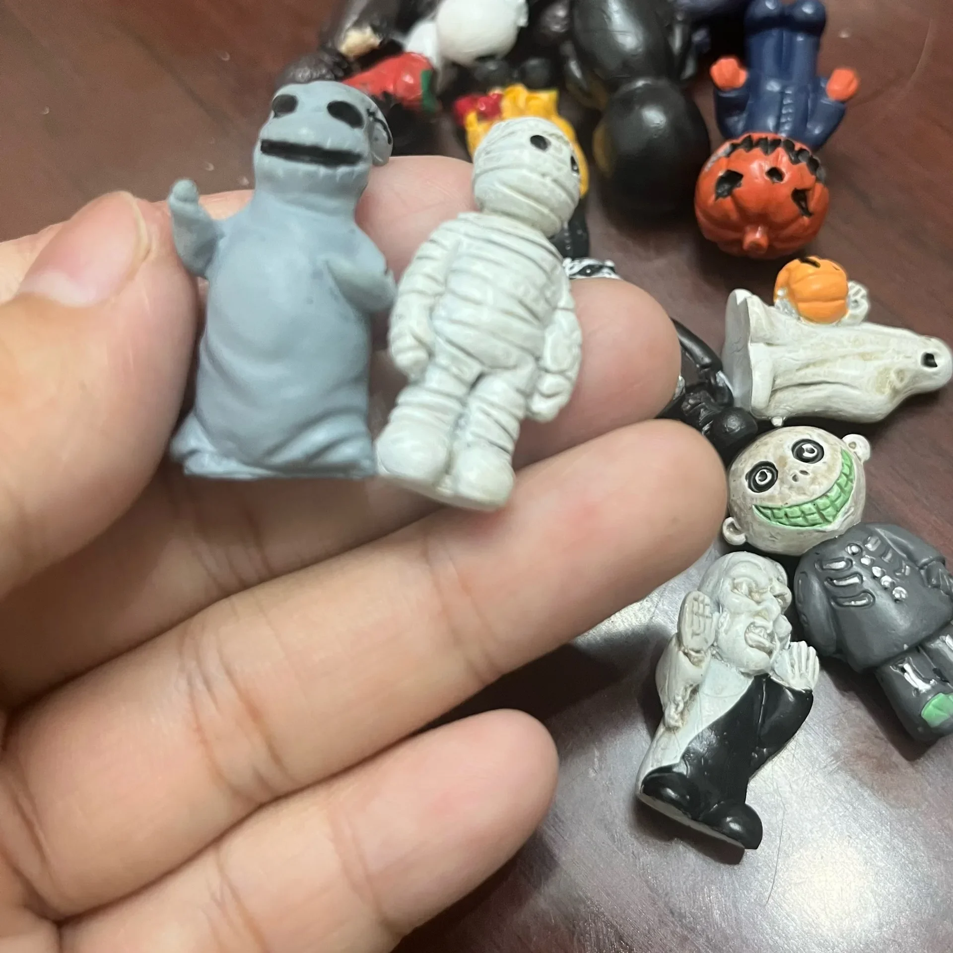 New 16Pcs Halloween Chainsaw Horror Movie Series Handheld Figure Jason Michael Freddy Halloween Dolls