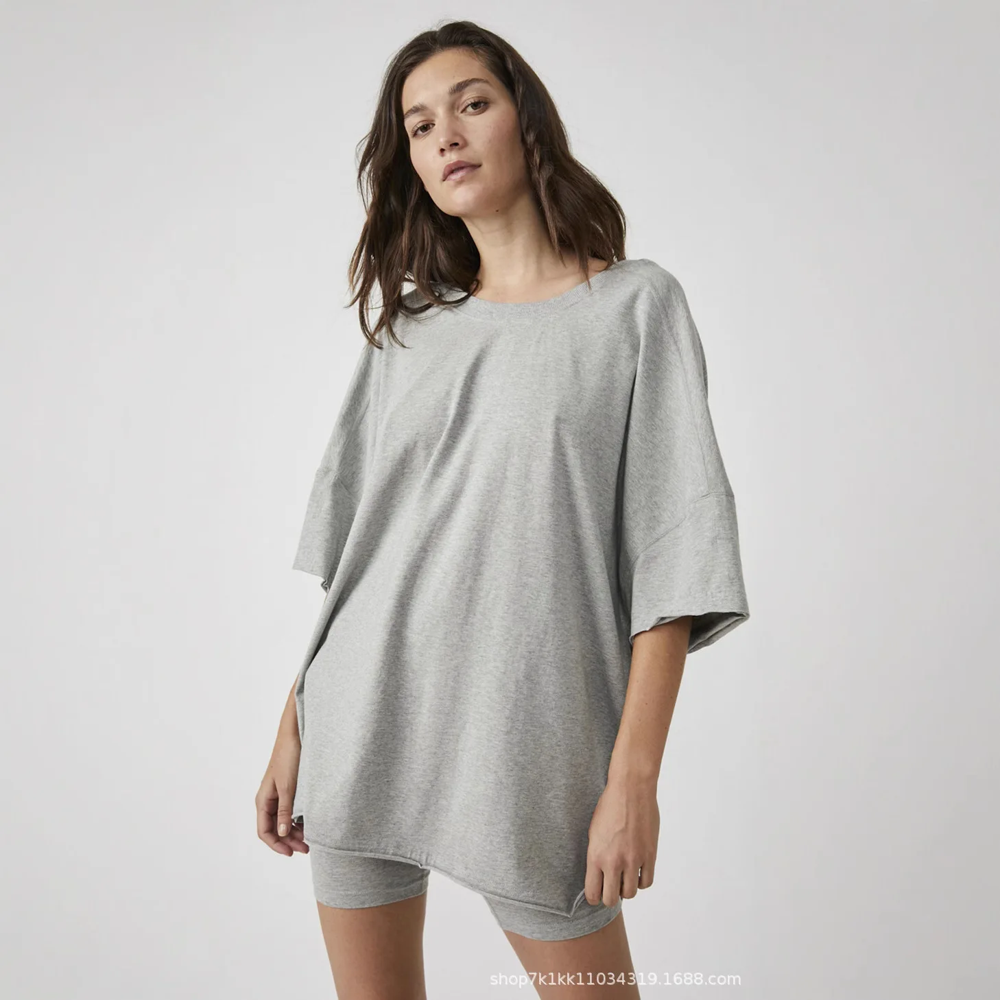 

Спортивный костюм, женский новый модный костюм, футболка с короткими рукавами, женский повседневный комплект из двух предметов, тонкие шорты с высокой талией