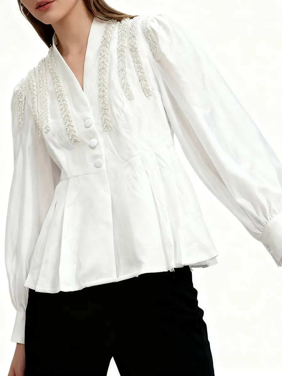 TWOTWINSTYLE Camicie di base con perline impiombate solide per le donne Scollo a V maniche lunghe Tunica Patchwork Ruffles Camicia elegante Abiti femminili