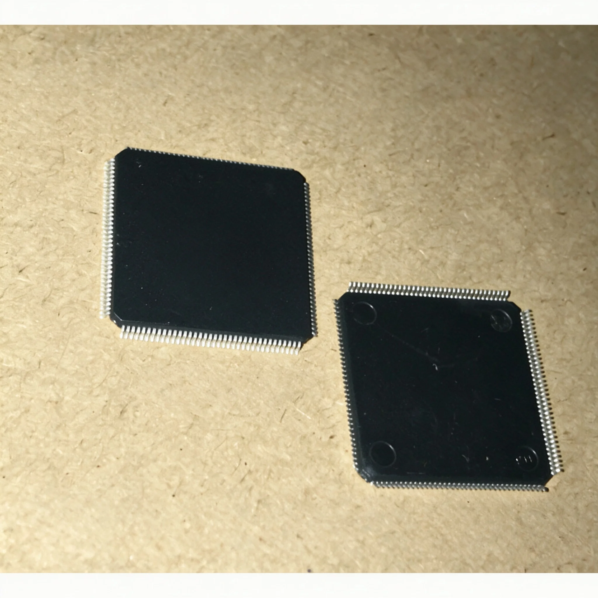 5piece EP1K50TC144-3N EP1K50TC144 TQFP144 EP1K100QI208 QFP208