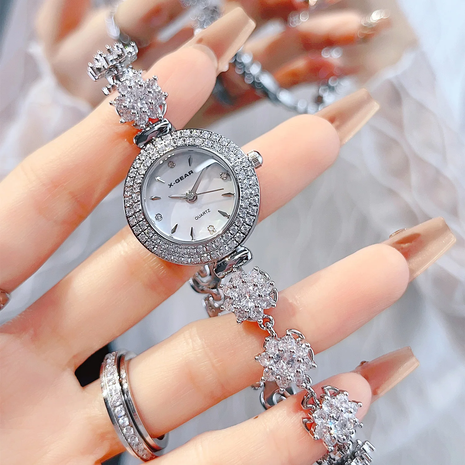 Quartz ladies' watch gift for girlfriend temperament bracelet fashionable diamond crystal waterproof ladies watch gift