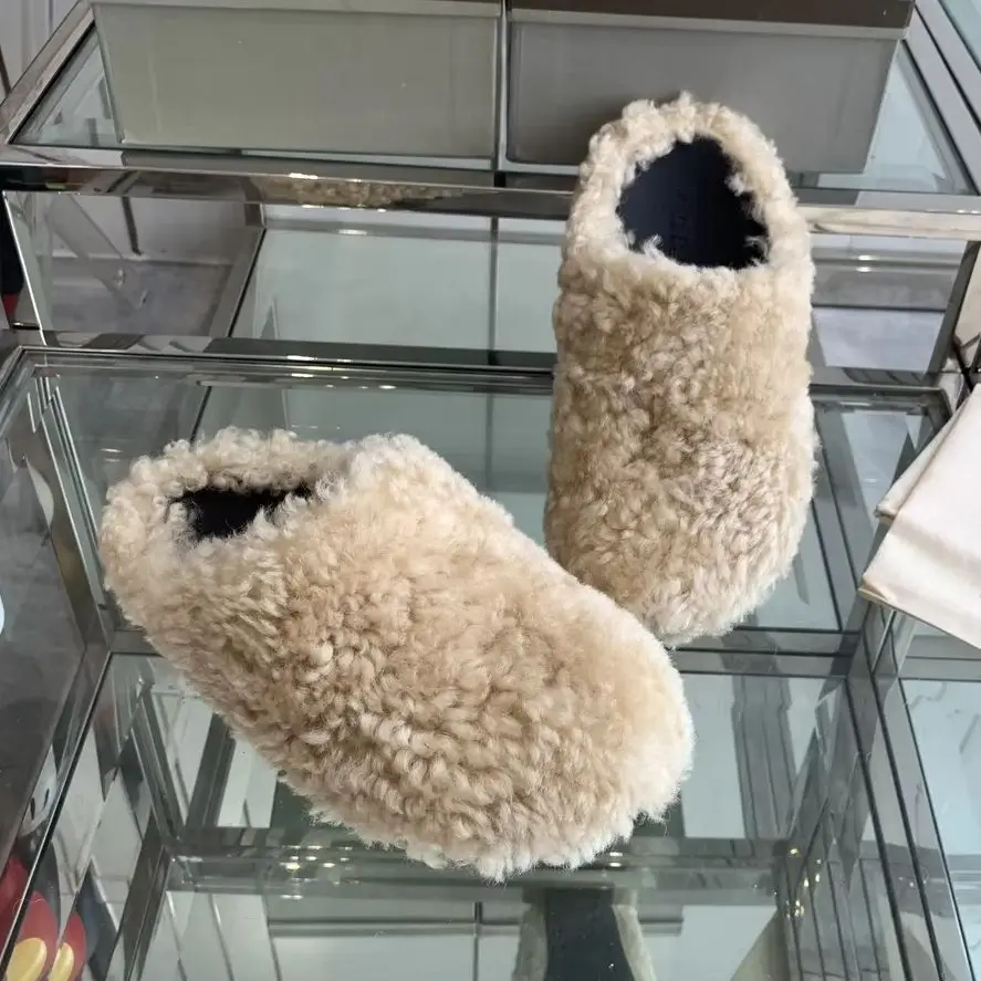 

Fur Leather Women Mules Shoes 2024 Fashion Design Lamb Wool Men Mules Slides Runway Flats Casual Slippers Moccasin Comfort Shoes