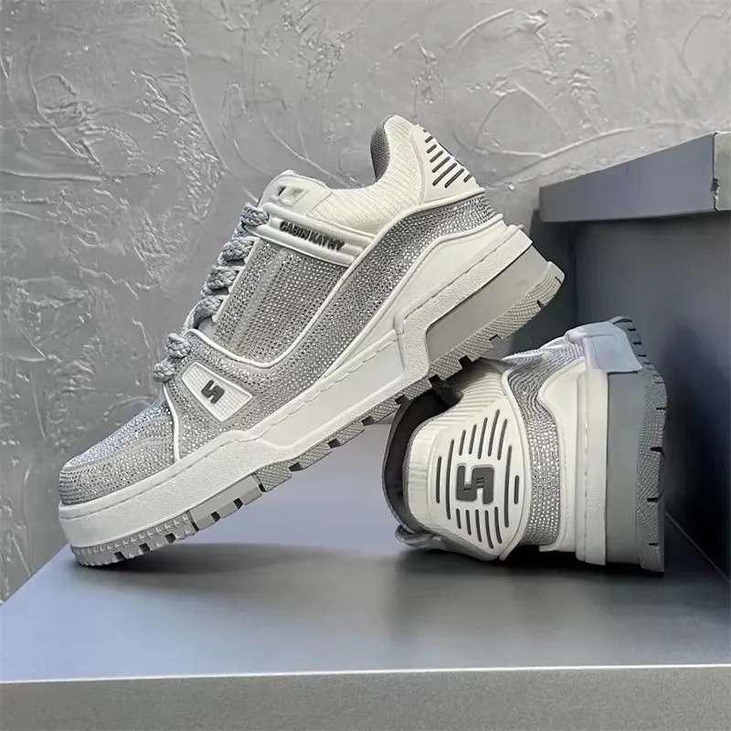 

Модные повседневные кроссовки с бисером, новый стиль, универсальные и стильные лоферы, на низком каблуке, удобная мягкая подошва, популярны среди молодежи.