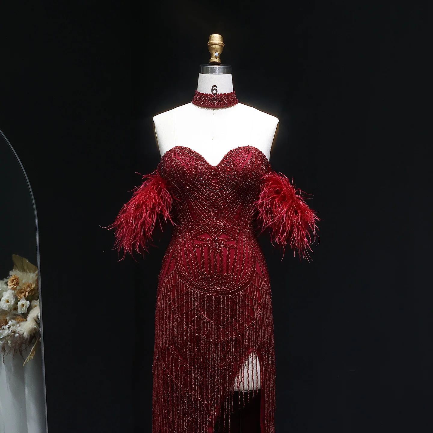 Sharon Said Dubai Luxus-Abendkleid mit Quasten und Federn in Silber-Nude, Meerjungfrauenstil, mit Halskette und hohem Schlitz, Damen-Ballkleid, SS187, maßgeschneidert – Detail 12