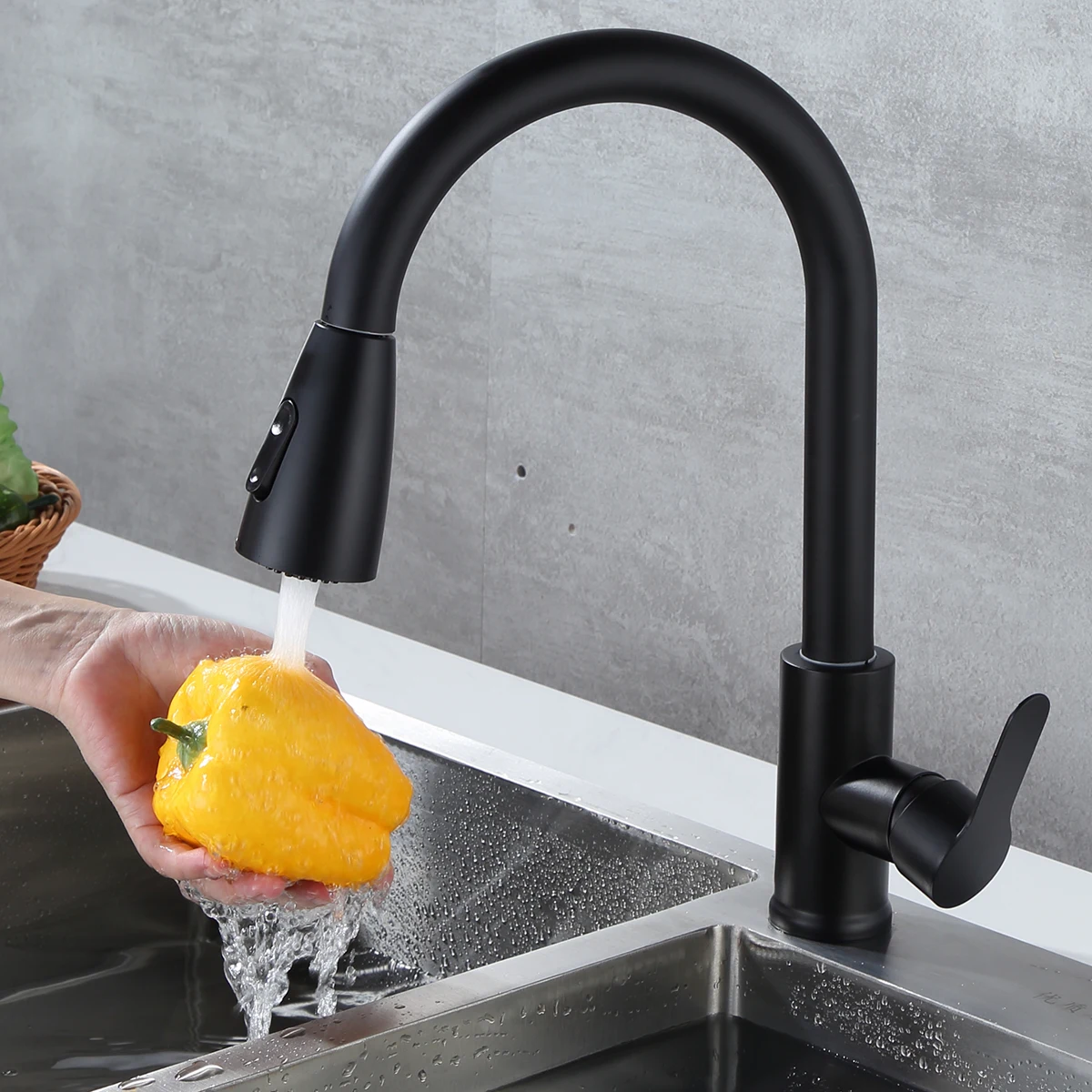 

360 Degree Swivel Flow Sprinkler Mixer Faucet Black Chrome Pull Out Sink Kitchen Faucet Single Hole Spout Kitchen Mixer Faucet