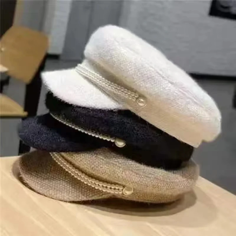 قبعة عسكرية قطيفة باللؤلؤ على الطراز البريطاني للنساء ، قبعة سوداء وبيضاء ، موضة ، شتاء