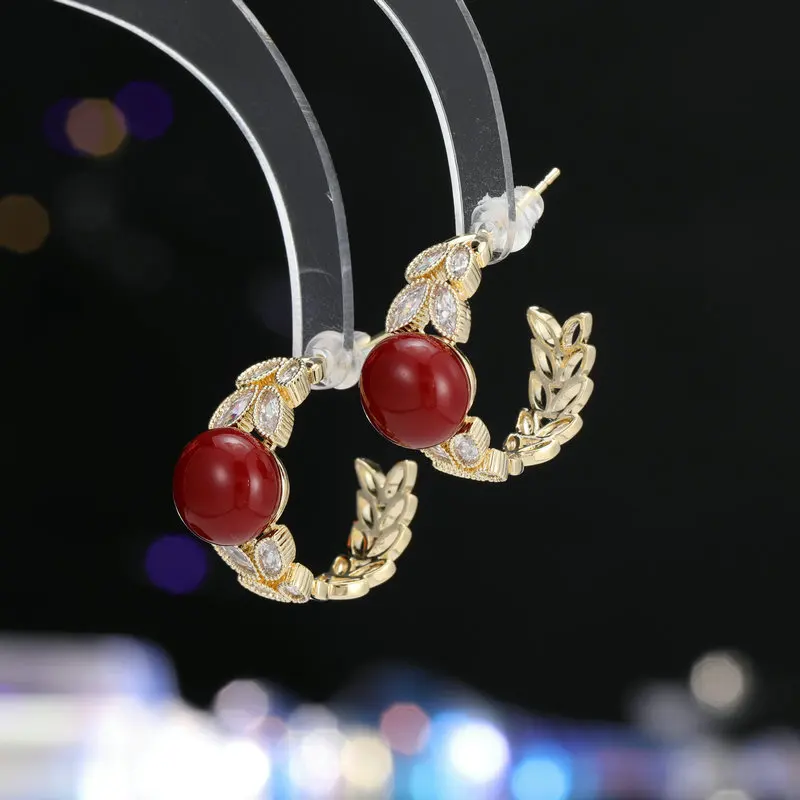 

Light luxury and niche earrings with fashionable and simple design. New autumn and winter red pearl ring C-shaped earrings