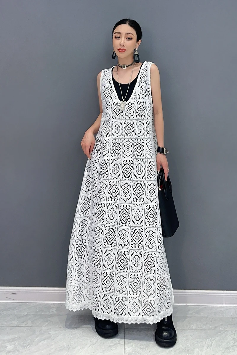 Summer 2024 New Hook Flower Hollow Elegant Loose Long Dresses Women Fashion V Neck Sleeveless Dress Ladies Wholesale J217