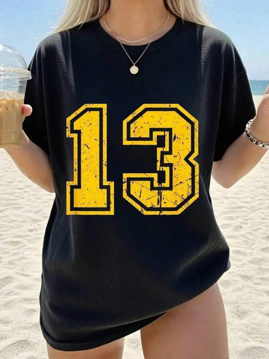 Camiseta de manga corta con estampado gráfico vintage número 13 para mujer, informal, negra y amarilla