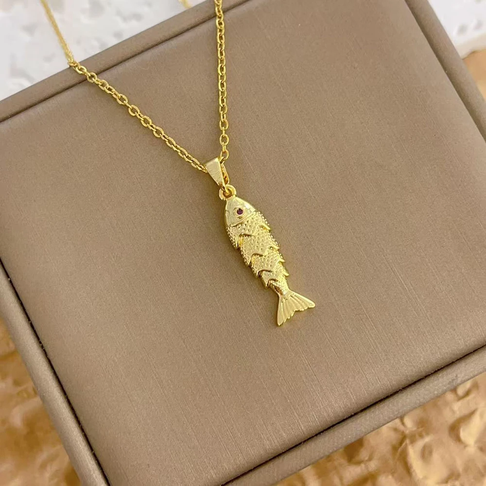 Women's Retro Movable Small Fish Necklace Luxury Personalized Koi Pendant Stainless Steel Collarbone Chain Jewelry Accessory