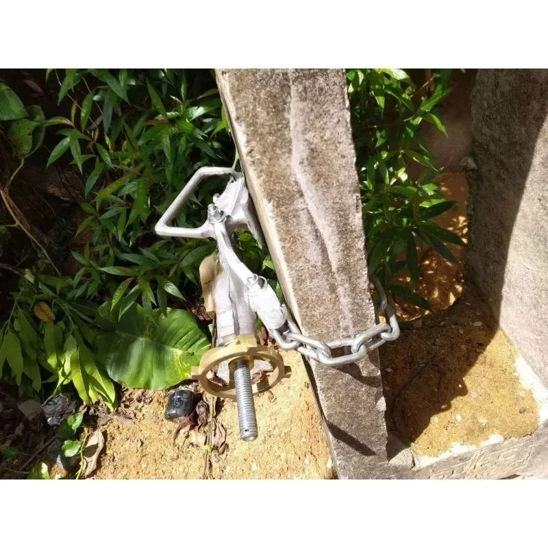 Ground Compact Cluster Bar and Support for Pole Mounting
