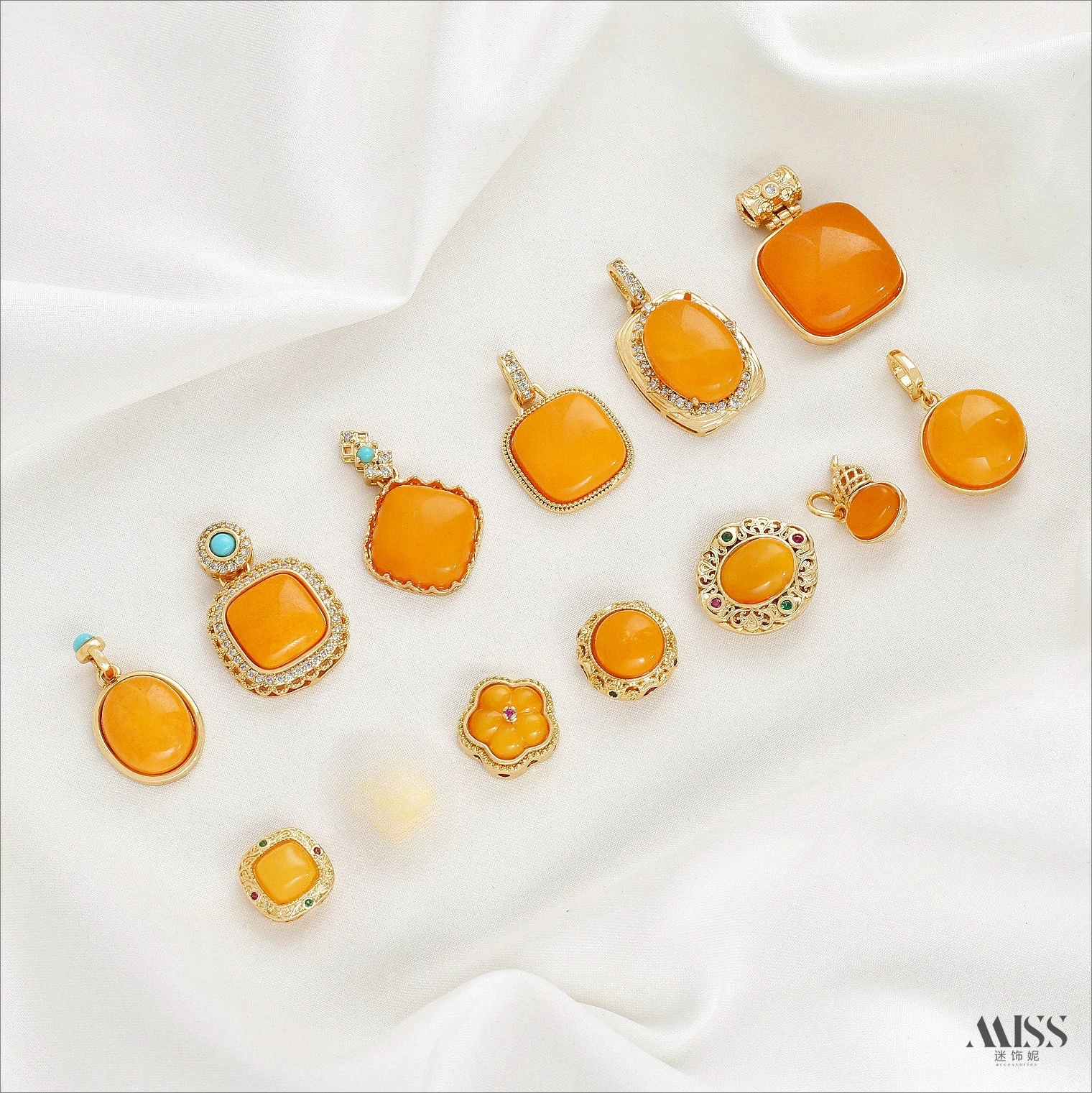 Inlaid Natural Beeswax 18K Gold Plated Plum Blossom & Four-Leaf Clover Spacer Beads Oval&Square Pendants DIY Jewelry Accessories