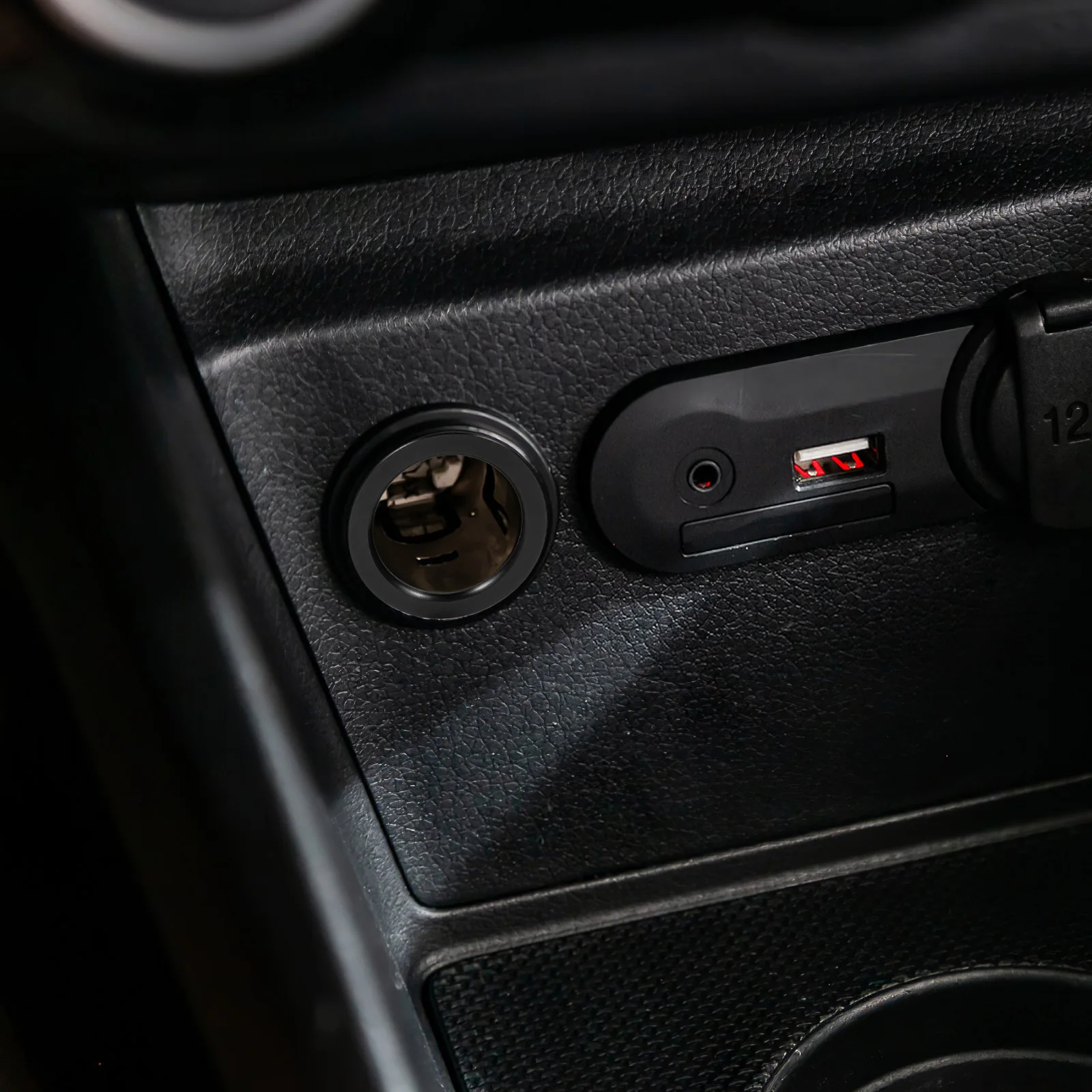 

1Set Audio Knob Rearview Trim Aluminum Alloy Car Dash Cover Ignition Button Protector Push to Start Engine Stop Button for 24-25