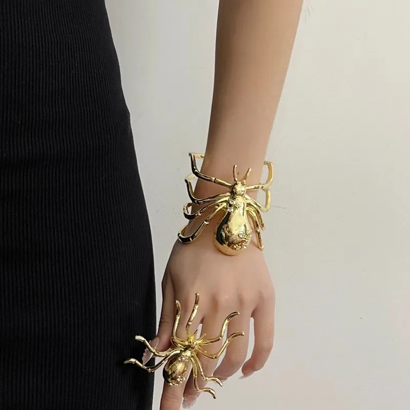Exaggerated Metal Large Spider Open Bracelets for Women Girls Unique Creative Party Vintage Jewelry Accessories