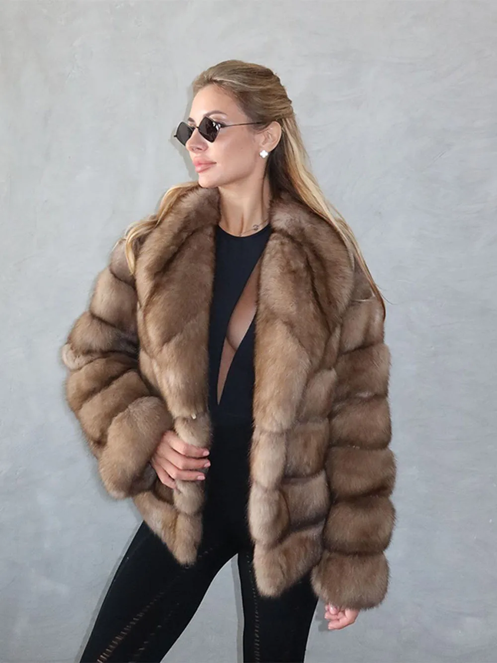Women Faux Fur Coat Short Cropped Fluffy Plush Jacket Long Sleeve Warm Winter Casual Style Outerwear Elegant Furry Overcoat