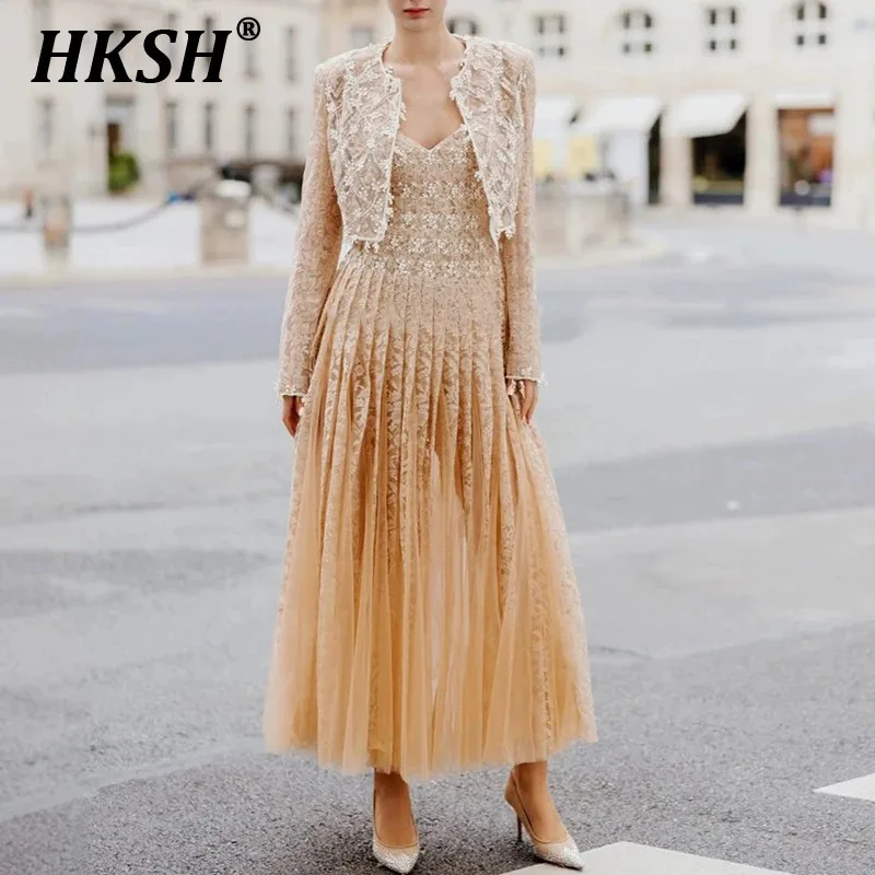 

HKSH Spring Summer New Women Chic Ins Elegant Fashion Embroidery Two-Piece Set Long Sleeve Short Coat Pleated Sling Dress HK5322