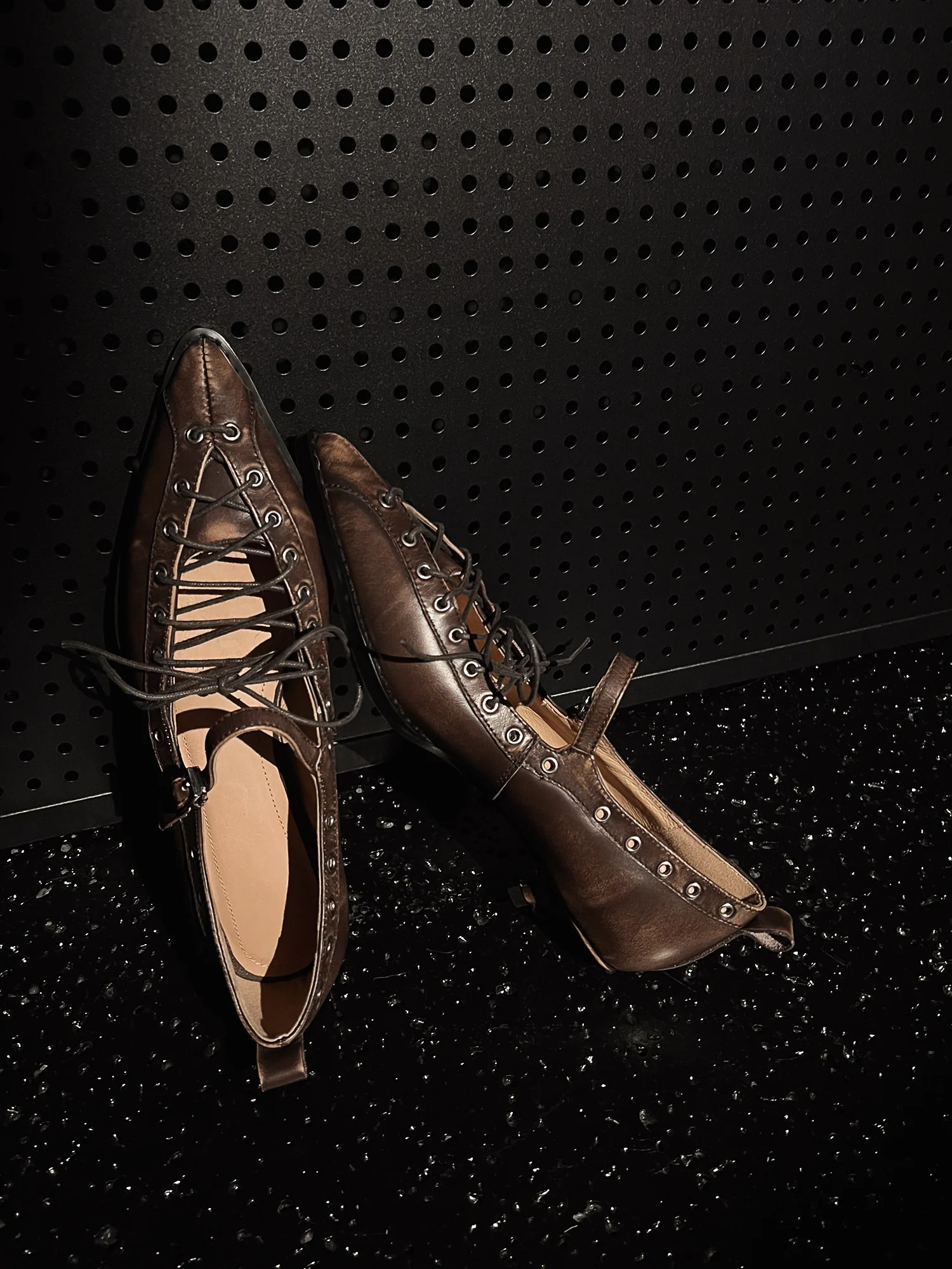 

Women’s Genuine Leather Pointed Toe Cutout Cross Strap Cat Heel Punk Style High Heel Shoes