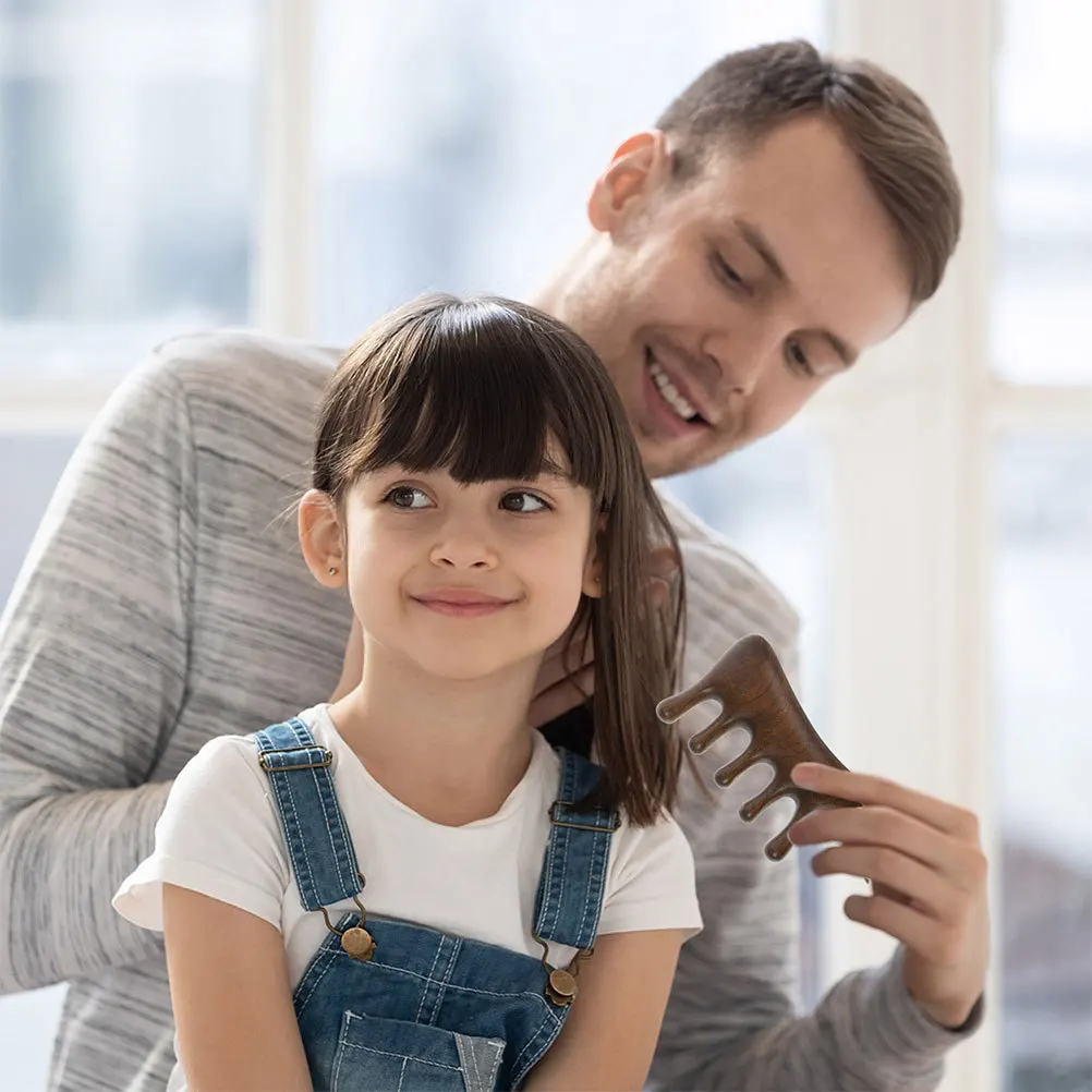 

2 шт., массажная расческа из сандалового дерева, деревянная расческа с широкими зубьями для распутывания волос, инструмент для ухода за гладкой кожей головы, удобная ручка для мужчин и женщин