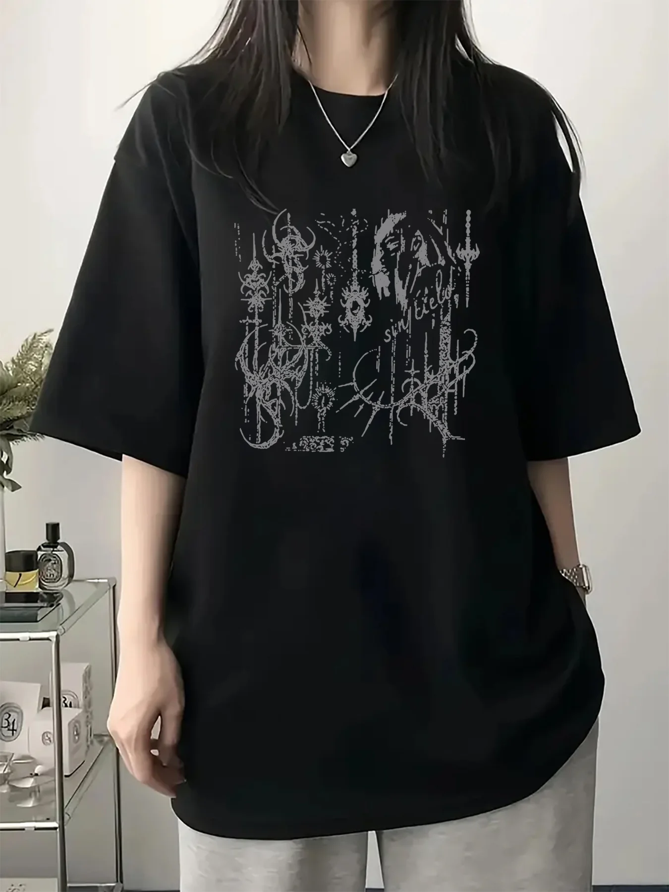Design Sense Geometric Pattern Printed Short Sleeved T-shirt for Women's Summer New Round Neck Fashionable Versatile Top