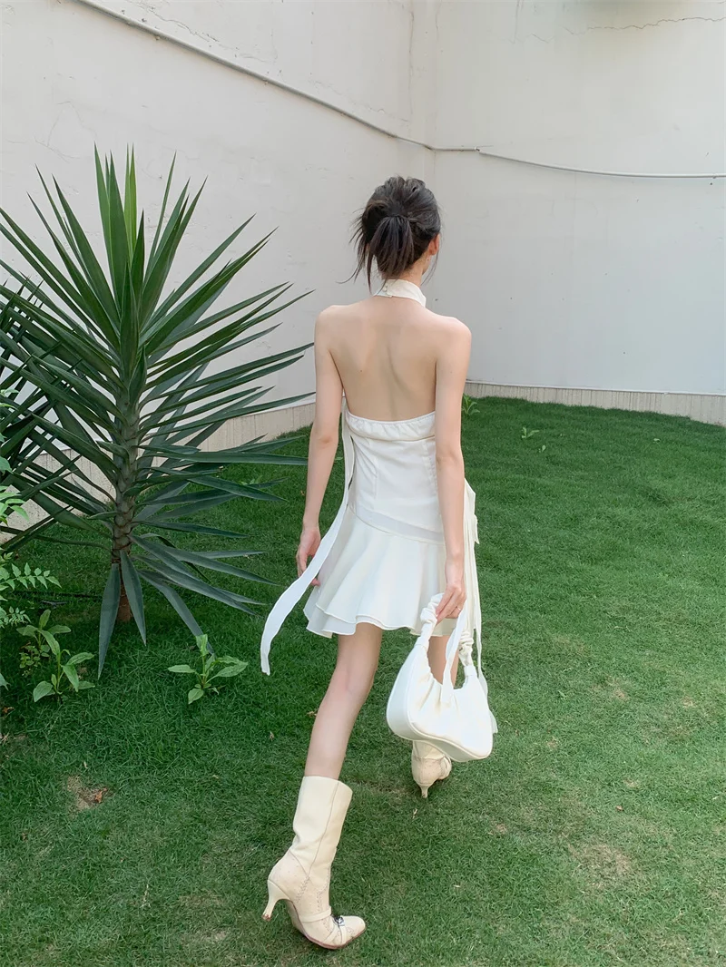 CHEERART Backless Ruffles Chiffon Beige Halter Neck Dress per le donne 2023 prendisole senza maniche Mini abito moda coreana