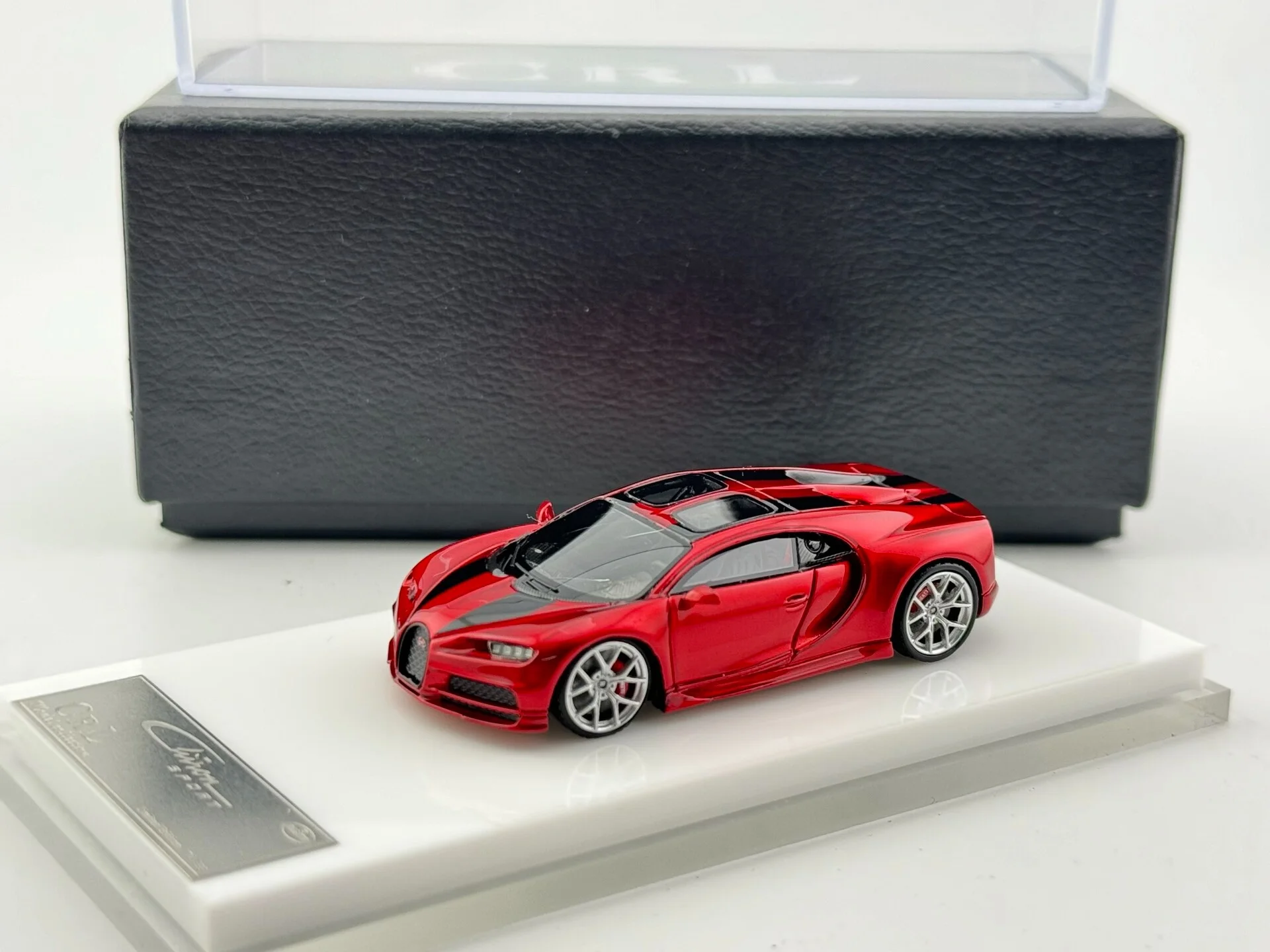 

Модель автомобиля Bugatti Red Dragon из смолы, масштаб 1/64, CRL