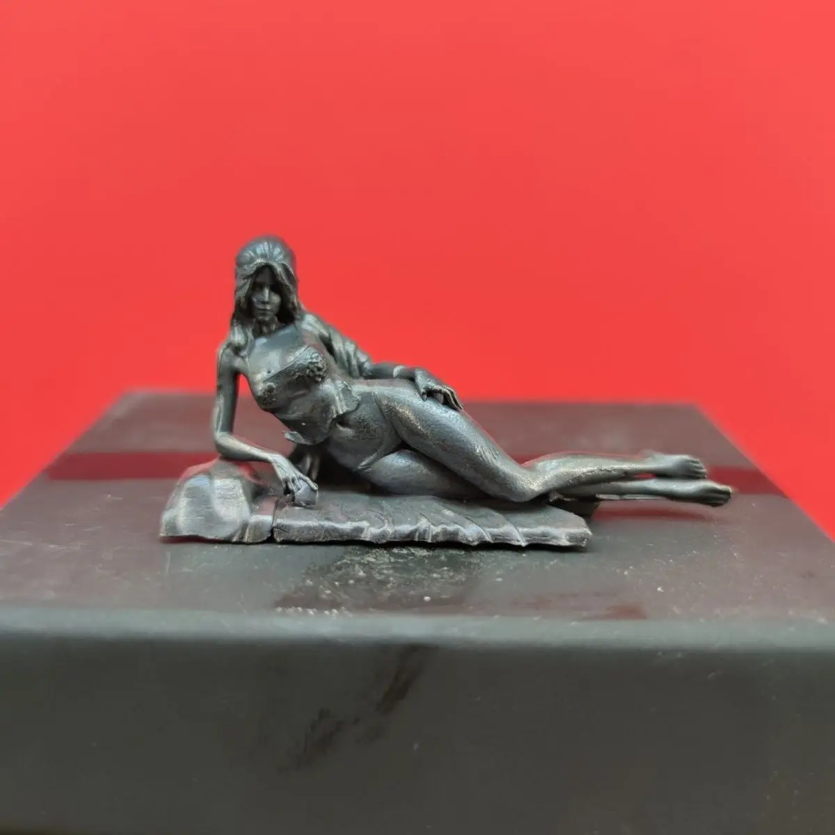 ​​Brass Reclining Oriental Maiden - Vintage Collectible Figurine for Home Desk Decor, Mini Lying Down Pose Ornament​​