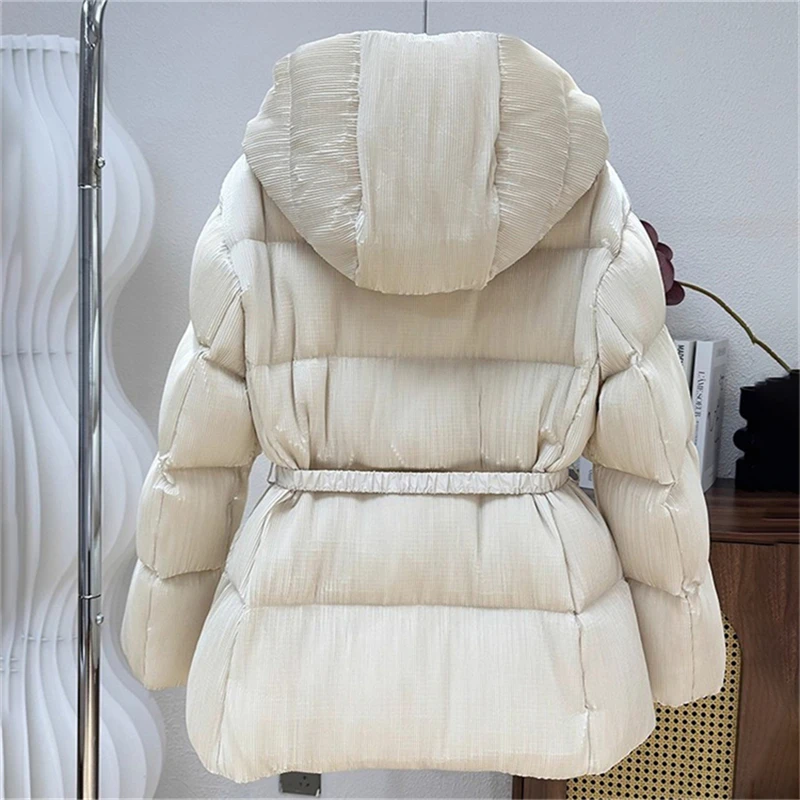 Winter New Women's Waist-Cinching Belted Slim-Fit PleatedThick Warm down Jacket High-Quality Fashion Casual Short Coat with Hood